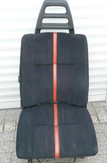 2 stuks voorstoelen. Volvo 242 zwart met oranje bies i.g.st. beschikbaar voor biedingen
