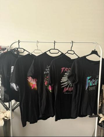 Verschillende t-shirts beschikbaar voor biedingen