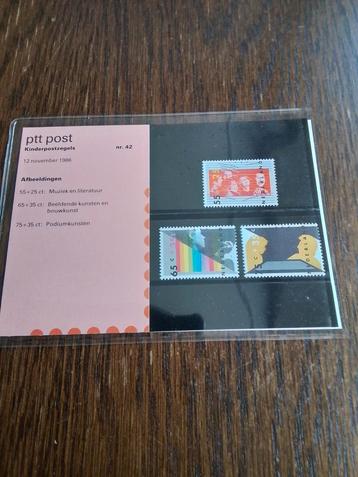 Advertentie 3 zegelmapjes beschikbaar voor biedingen