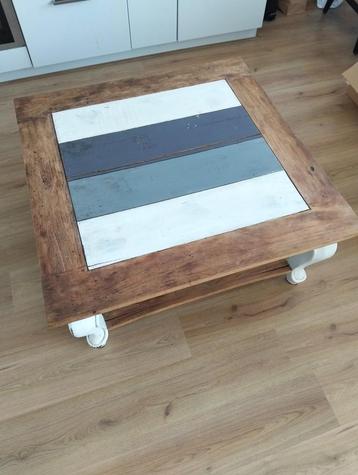 Massief eikenhouten salontafel  beschikbaar voor biedingen