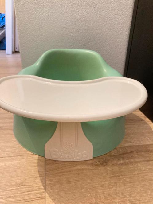 Bumbo vloerstoel met blad kleur groen, Kinderen en Baby's, Kinderstoelen, Gebruikt, Overige typen, Afneembaar eetblad, Ophalen
