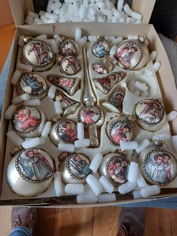 Glazen kerstballen. Hummel? beschikbaar voor biedingen
