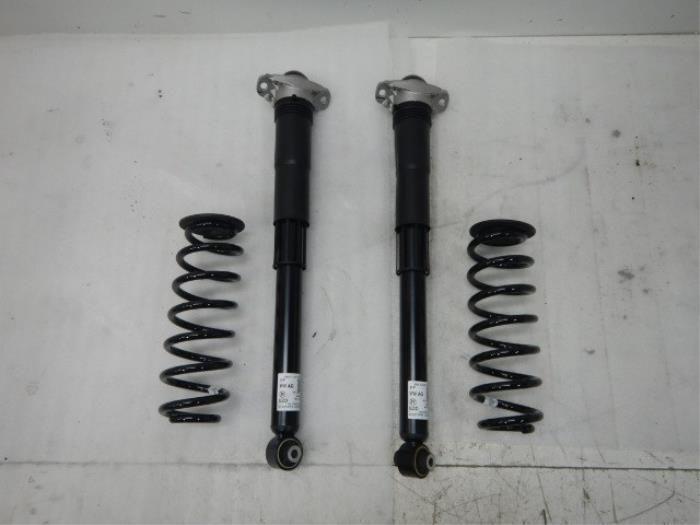 VW Golf 8 GTI Schokdemper Schokbreker Set Achterzijde L+R, Auto-onderdelen, Ophanging en Onderstel, Gebruikt, Ophalen of Verzenden