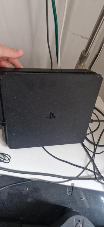 Playstation 4 1 tb+controller+ spellen+ bijbehorende kabels beschikbaar voor biedingen