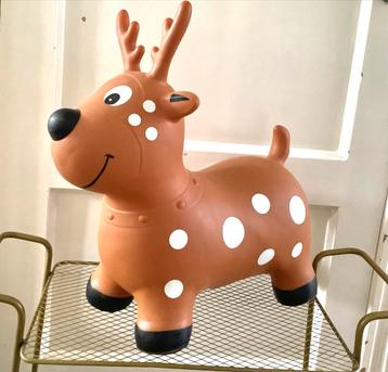 Skippydier Hert - Bruin met Witte Stippen beschikbaar voor biedingen