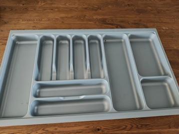 Bestekinzet grijs, 79,1cm breed beschikbaar voor biedingen