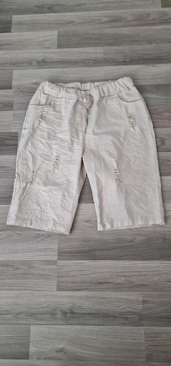 49)Te koop nieuwe beige bermuda 1maat ongv.40/44, Kleding | Dames, Broeken en Pantalons, Nieuw, Maat 42/44 (L), Beige, Driekwart