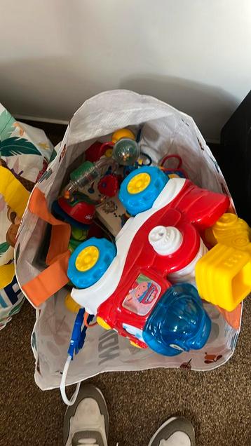 Zak vol Baby en peuter speelgoed beschikbaar voor biedingen