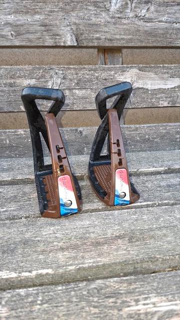 Freejump stijgbeugels Soft Up Lite in bruin met NL vlag beschikbaar voor biedingen