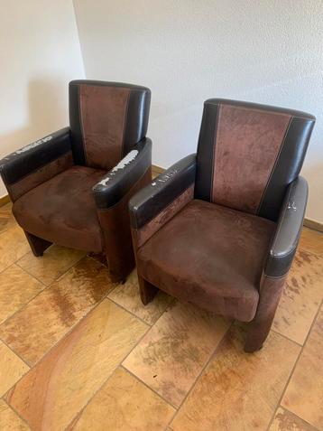 Gratis 2 fauteuils in zeer goede staat behalve de leuning beschikbaar voor biedingen
