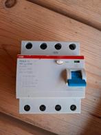 Aardlekschakelaar, Doe-het-zelf en Verbouw, Elektra en Kabels, Ophalen, Zo goed als nieuw, Schakelaar