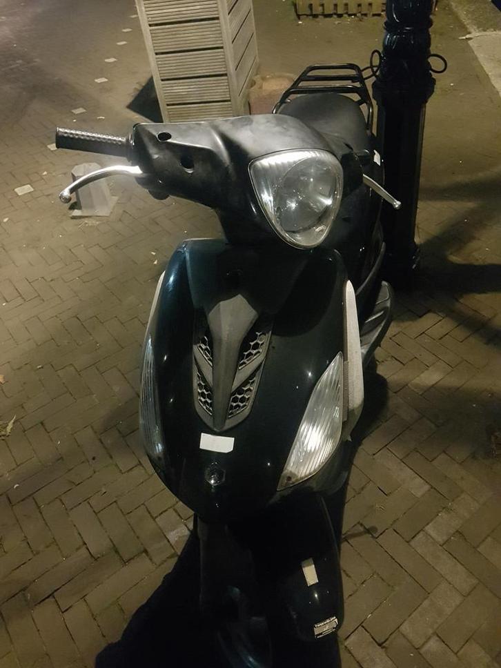 Piaggio fly 4takt 2011 loop of sloop brommer, Fietsen en Brommers, Scooters | SYM, Zo goed als nieuw, Overige modellen, Benzine