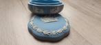 Wedgwood, Jasper serie: scalloped box, White on Royal Blue, Ophalen, Zo goed als nieuw