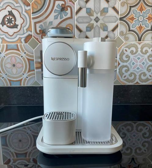 Nespresso Gran Lattissima z.g.a.n. met garantie tot 2027, Witgoed en Apparatuur, Koffiezetapparaten, Zo goed als nieuw, Ophalen of Verzenden