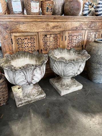 2 Unieke Plantenbakken/Bloempotten beton in vorm van Bloem beschikbaar voor biedingen