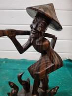 beeld houtsnijwerk man met eenden indonesisch, Ophalen of Verzenden