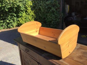 Poppenbedje beschikbaar voor biedingen