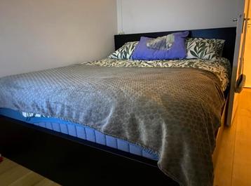 Comfortabel bed IKEA 160x200 met hoge matras beschikbaar voor biedingen