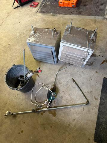 2 werkplaats kachels / heaters (met toebehoren) beschikbaar voor biedingen