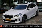 BMW 1-serie 118i High Executive M-PAKKET PANO-DAK NL-AUTO NA, Auto's, 65 €/maand, Gebruikt, Leder en Stof, Wit