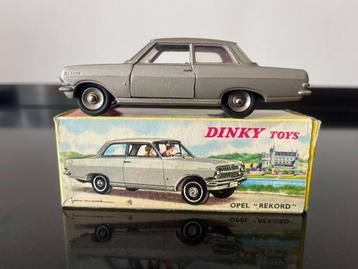 Dinky Toys #542 Opel Rekord beschikbaar voor biedingen