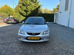Mazda 323 1.6 F Comfort 2002 Grijs AIRCO !, Auto's, Mazda, Stof, 4 cilinders, 400 kg, Handgeschakeld