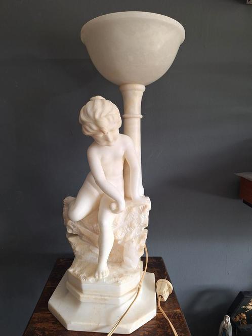 oude albaster tafellamp meisje met kat, Antiek en Kunst, Antiek | Lampen, Ophalen
