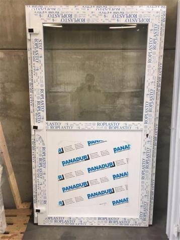 Kunststof buitendeur 120 x 208 1/2 glas. beschikbaar voor biedingen