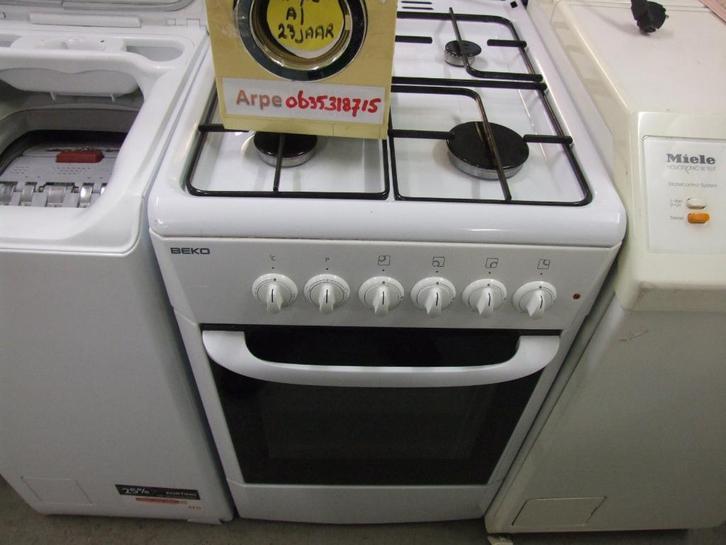 FORNUIS bosch 275   arpe kampen 0635318715, Witgoed en Apparatuur, Fornuizen, Refurbished, Vrijstaand, Gas, 4 kookzones, Minder dan 85 cm