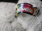 2 bollen wol zachtgroen met glinsterdraad Neveda, Hobby en Vrije tijd, Breien en Haken, Ophalen of Verzenden, Nieuw, Breien of Haken