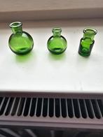 Groene glazen vaasjes - set van 3, Huis en Inrichting, Woonaccessoires | Vazen, Ophalen of Verzenden, Minder dan 50 cm, Groen