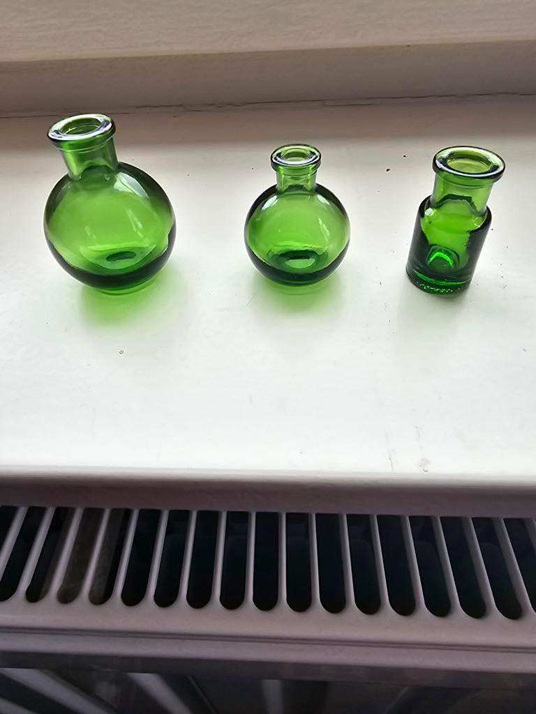 Groene glazen vaasjes - set van 3, Huis en Inrichting, Woonaccessoires | Vazen, Zo goed als nieuw, Groen, Minder dan 50 cm, Glas
