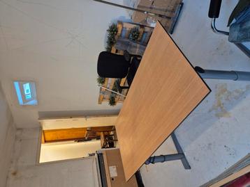 Bureau & eventueel bureaustoel