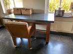Teakhouten buro/toonbank met hardstenen blad en stoel, Ophalen