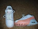 Nike air max maat 27 wit met zalmkleur super netjes, Kinderen en Baby's, Kinderkleding | Schoenen en Sokken, Meisje, Sportschoenen