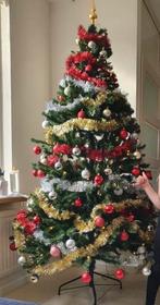Kerstboom 215cm: compleet met ballen en slingers, Diversen, Kerst, Ophalen of Verzenden, Zo goed als nieuw