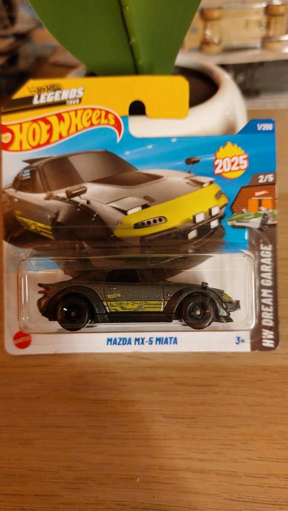 Hot Wheels Mazda MX-5 Miata - HW Dream Garage, Hobby en Vrije tijd, Modelauto's | Overige schalen, Zo goed als nieuw, Auto, Ophalen of Verzenden