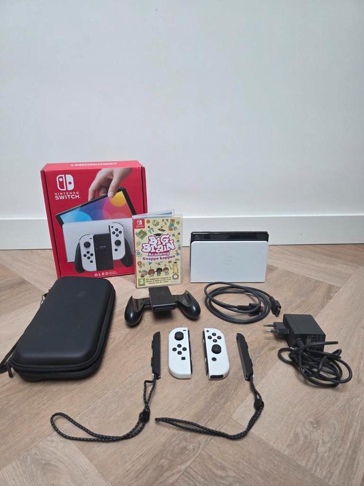 Nintendo Switch OLED + Spel - Zo Goed Als Nieuw!, Spelcomputers en Games, Games | Nintendo Switch, Zo goed als nieuw, Overige genres