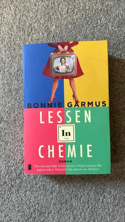 Bonnie Garmus - Lessen in chemie, Boeken, Literatuur, Zo goed als nieuw, Nederland, Ophalen of Verzenden
