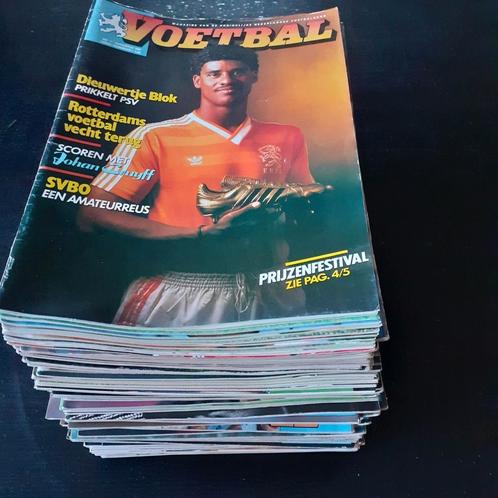 Stapel Voetbal.  Magazine van de KNVB., Verzamelen, Sportartikelen en Voetbal, Zo goed als nieuw, Boek of Tijdschrift, Ophalen