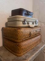 Oude brocante koffer valies riet mand stapel oud wit regaal, Ophalen of Verzenden
