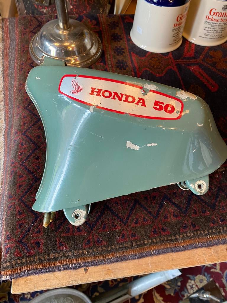 Honda C50.  tank., Fietsen en Brommers, Brommeronderdelen | Oldtimers, Gebruikt, Overige merken, Tank, Ophalen of Verzenden