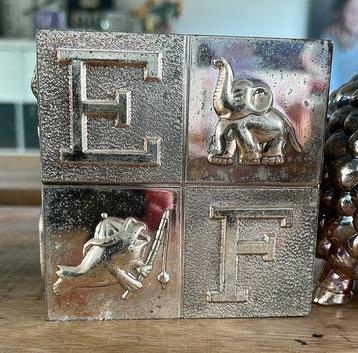 Zilverstad vier zilveren spaarpotten beschikbaar voor biedingen