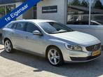 Volvo V60 1.5 T2 | 1e EIGENAAR | TREKHAAK | NL AUTO | XENON, 4 cilinders, Leder en Stof, 122 pk, Origineel Nederlands