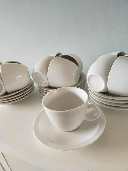 13 kop en schotels €10, Huis en Inrichting, Keuken | Servies, Gebruikt, Kop(pen) en/of Schotel(s), Overige stijlen, Ophalen of Verzenden
