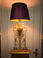 Grote gouden lamp met vintage paarse kap. 73 cm, Huis en Inrichting, Lampen | Tafellampen, Ophalen of Verzenden, Zo goed als nieuw