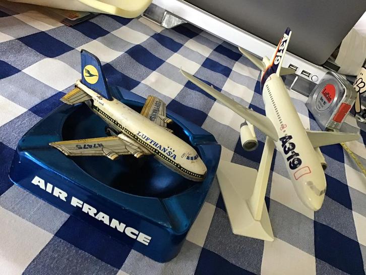 Vintage Lufthansa vliegtuig & Air France asbak, Hobby en Vrije tijd, Modelbouw | Auto's en Voertuigen, Gebruikt, Overige typen