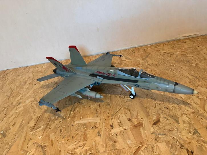 BBI Elite Force F/A-18C Hornet – VMFA-232 Red Devils, Hobby en Vrije tijd, Modelbouw | Overige, Zo goed als nieuw, Groter dan 1:32