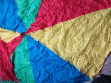 Speelparachute beschikbaar voor biedingen