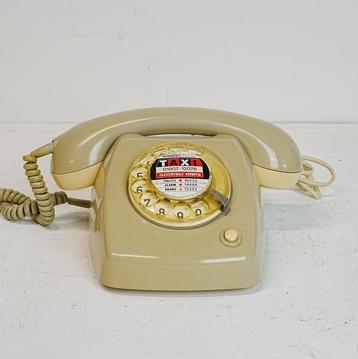 Vintage T65 draaischijf telefoon uit december 1977. beschikbaar voor biedingen
